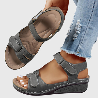 Crystal Bequeme Flache Sandalen