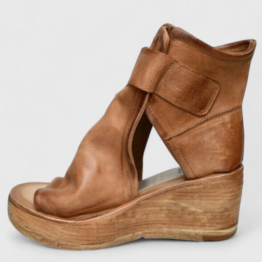 Jess Keilsandalen mit Knöchelriemen