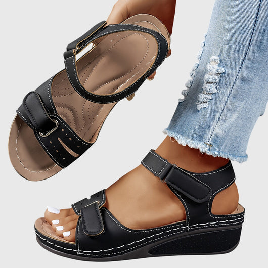 Crystal Bequeme Flache Sandalen