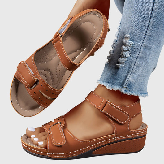 Crystal Bequeme Flache Sandalen