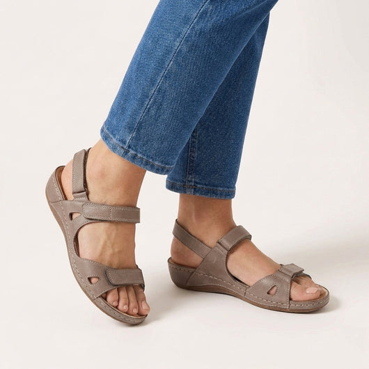 Ruby Komfort-Sandalen mit verstellbarem Riemen