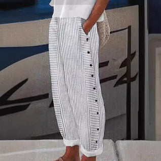 Sera Gestreifte Hose mit Knopfdetail