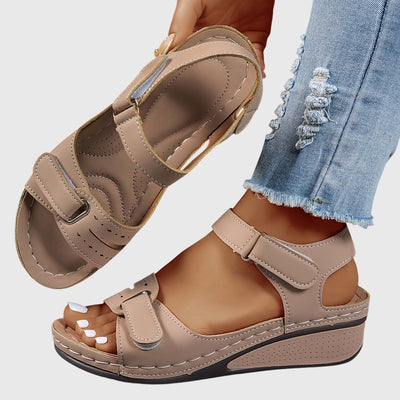 Crystal Bequeme Flache Sandalen