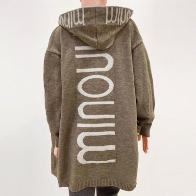 Marlene | Damen Gestrickte Kapuzenjacke mit Schriftzug Muster Offene Strickjacke