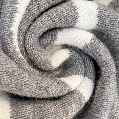 Marlene | Damen Gestrickte Kapuzenjacke mit Schriftzug Muster Offene Strickjacke