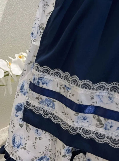 Marlene | Damen Oktoberfest Dirndlkleid mit Blumenmuster Schürze Spitzendetails