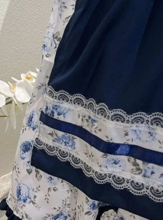 Marlene | Damen Oktoberfest Dirndlkleid mit Blumenmuster Schürze Spitzendetails