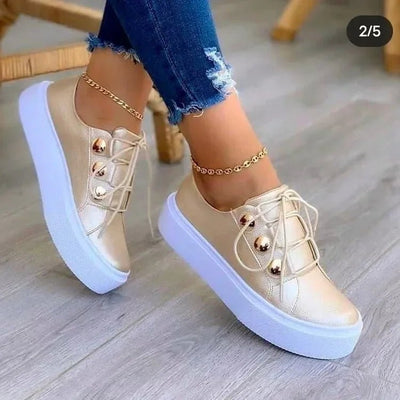 Clara | Damen Orthopädische Plateau-Sneaker mit Schnürung und Goldnieten