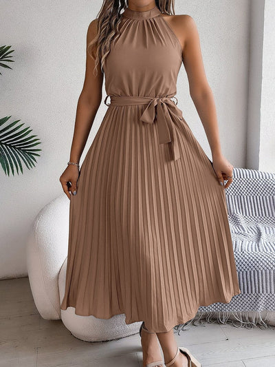 Katharina | Damen ärmelloses Neckholder Maxikleid plissiert mit Bindegürtel