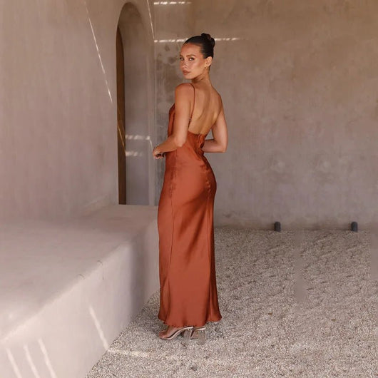 Leonie | Damen Satin Maxikleid Rückenfrei Figurbetont Schlitz