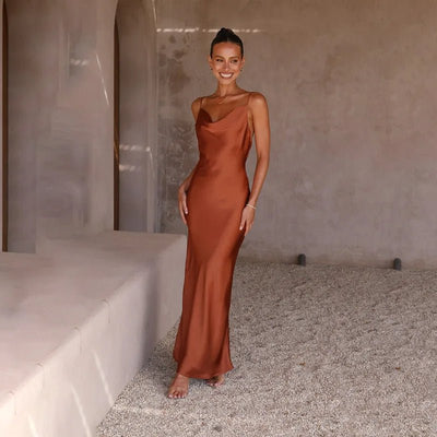 Leonie | Damen Satin Maxikleid Rückenfrei Figurbetont Schlitz