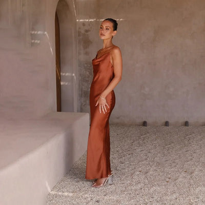 Leonie | Damen Satin Maxikleid Rückenfrei Figurbetont Schlitz