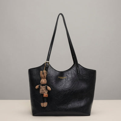 Mia | Damen Veganleder Tote Bag Schultertasche mit Plüsch-Anhänger