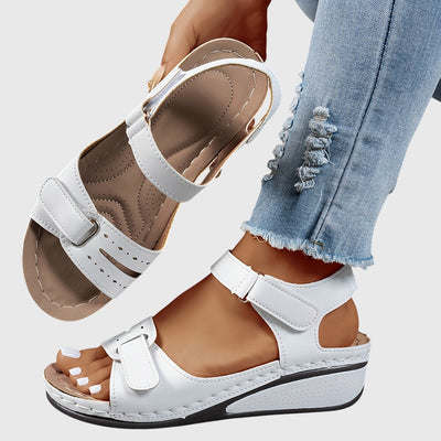 Crystal Bequeme Flache Sandalen