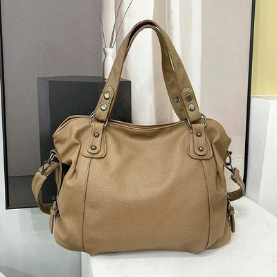 Emilia | Geräumige schwarze Leder Tote bag mit Nietendetails
