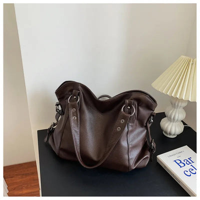 Emilia | Geräumige schwarze Leder Tote bag mit Nietendetails