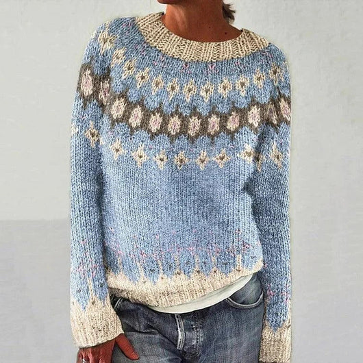 Jasmin | Festlicher gestrickter Damen-Weihnachtspullover mit Rentiermotiv